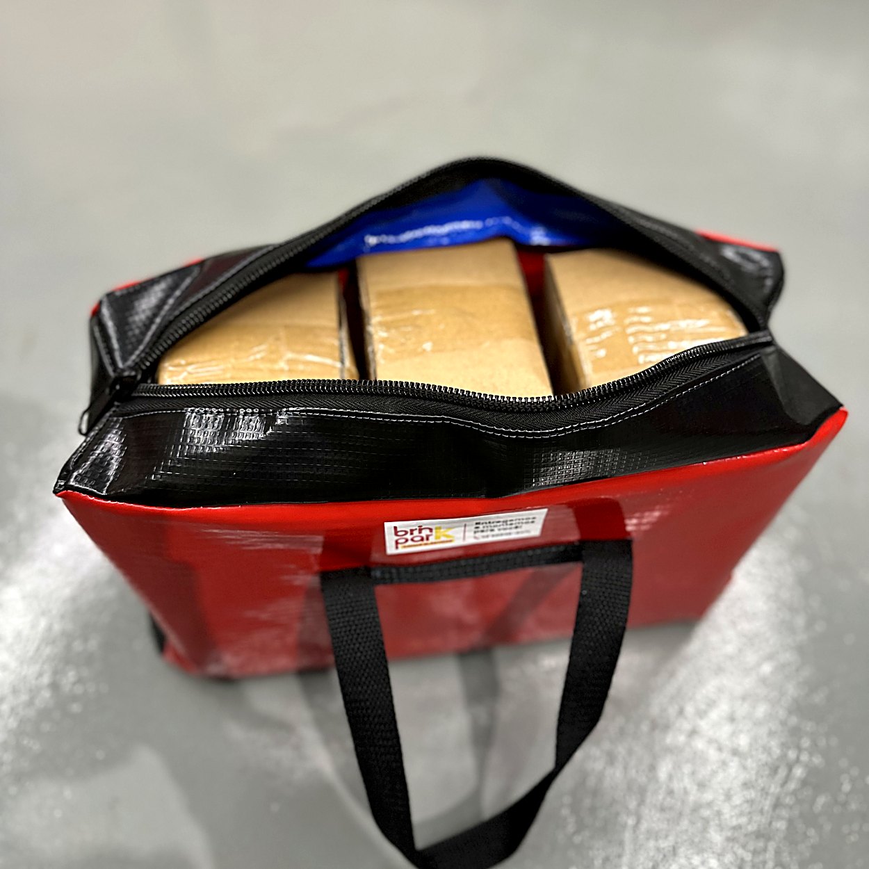 Bolsa de molas aberta com kits de molas dentro